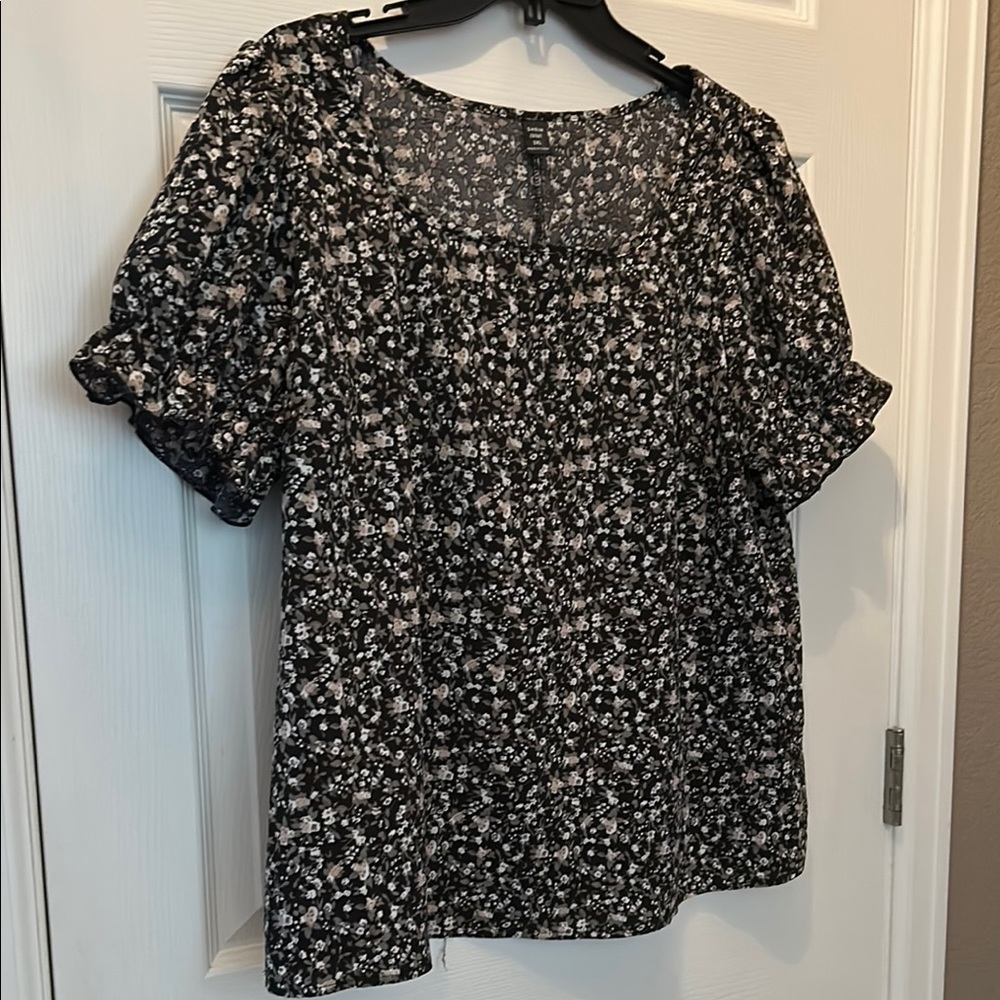 SHEIN Black and White Flutter Sleeve Blouse